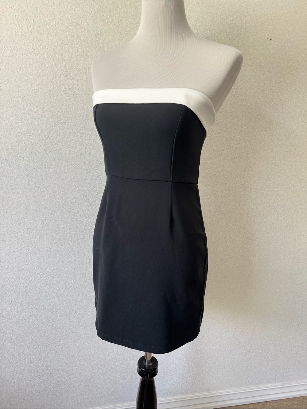 Edikted Strapless Black and White Bodycon Dress